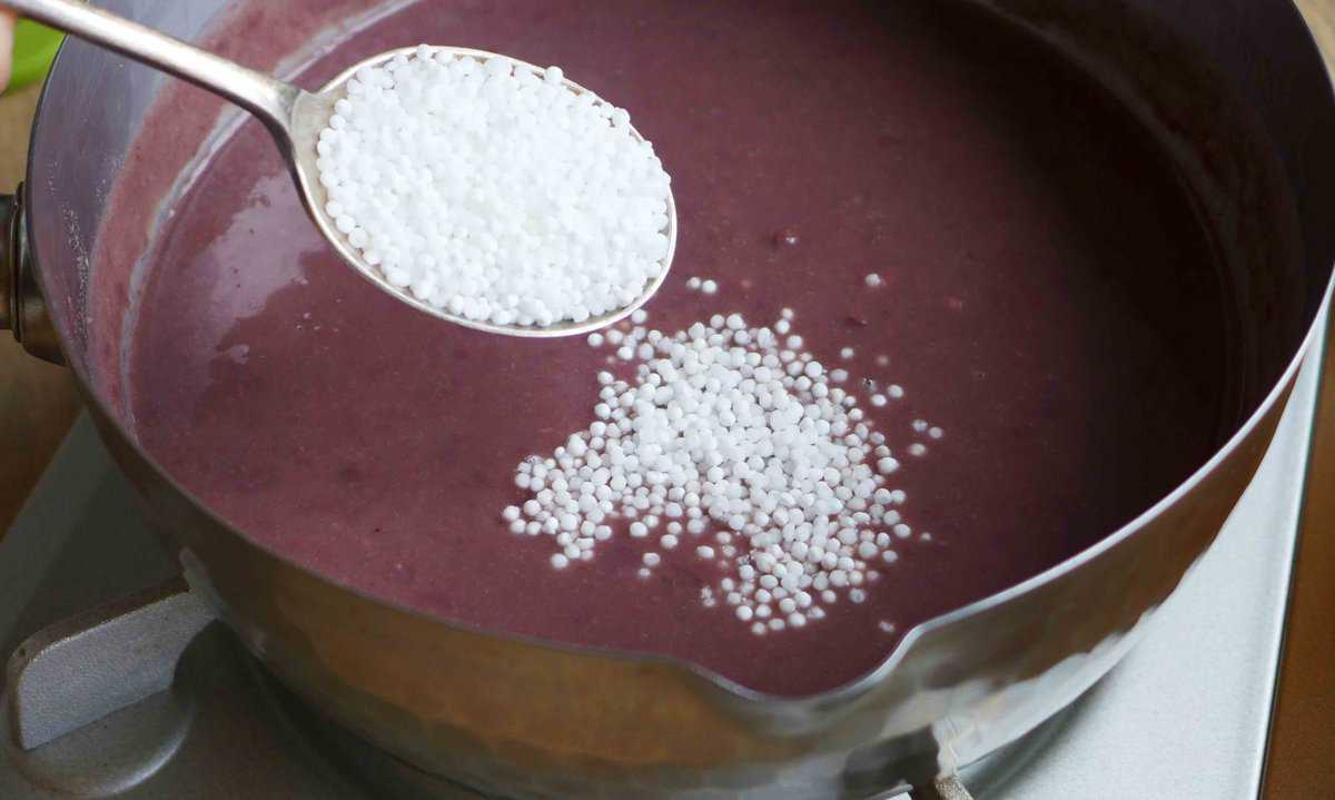 adding tapioca pearls to red bean soup.