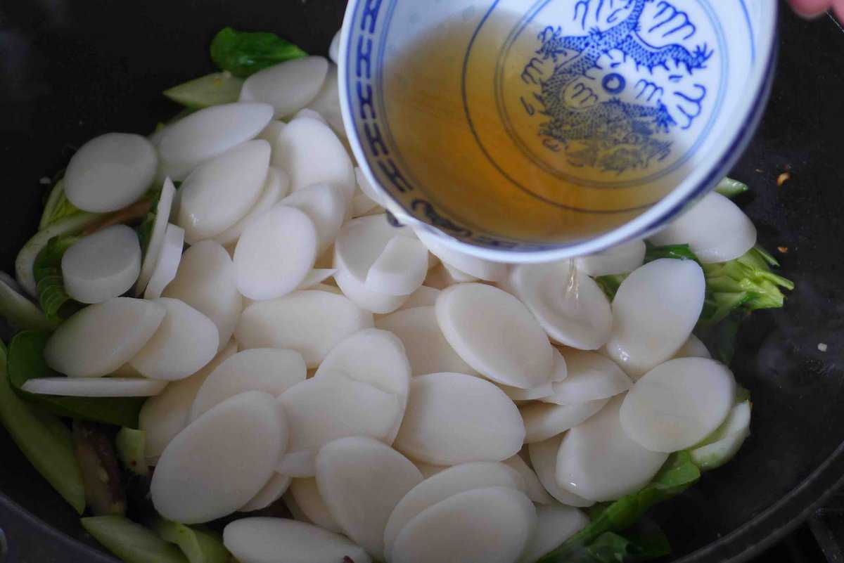 adding stock to rice cakes.