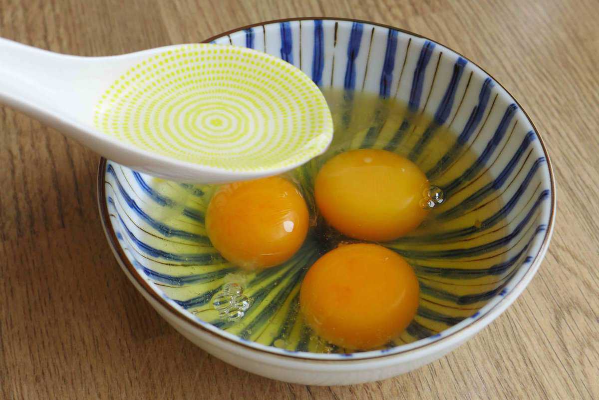 Adding water to cracked eggs.