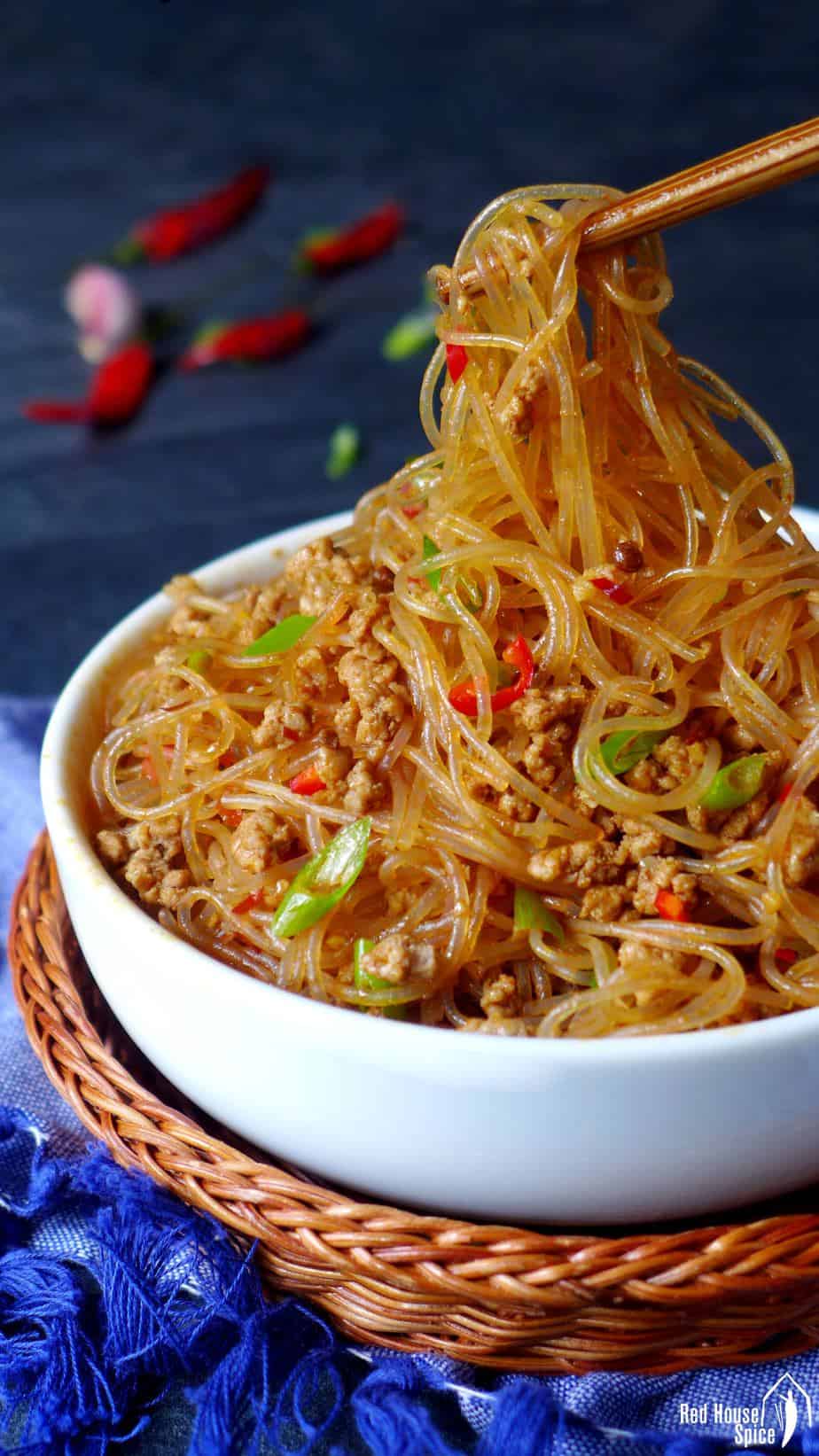 Don’t be put off by its weird name! “Ants climbing a tree” is a super tasty Sichuan dish containing vermicelli noodles, minced meat and various pungent seasonings.