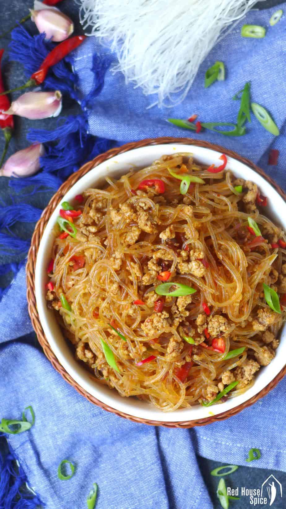 Don’t be put off by its weird name! “Ants climbing a tree” is a super tasty Sichuan dish containing vermicelli noodles, minced meat and various pungent seasonings.