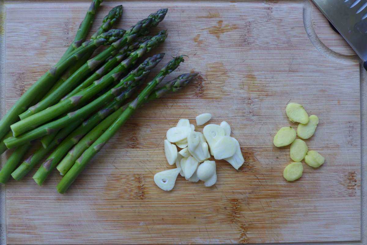 asparagus, ginger and garlic