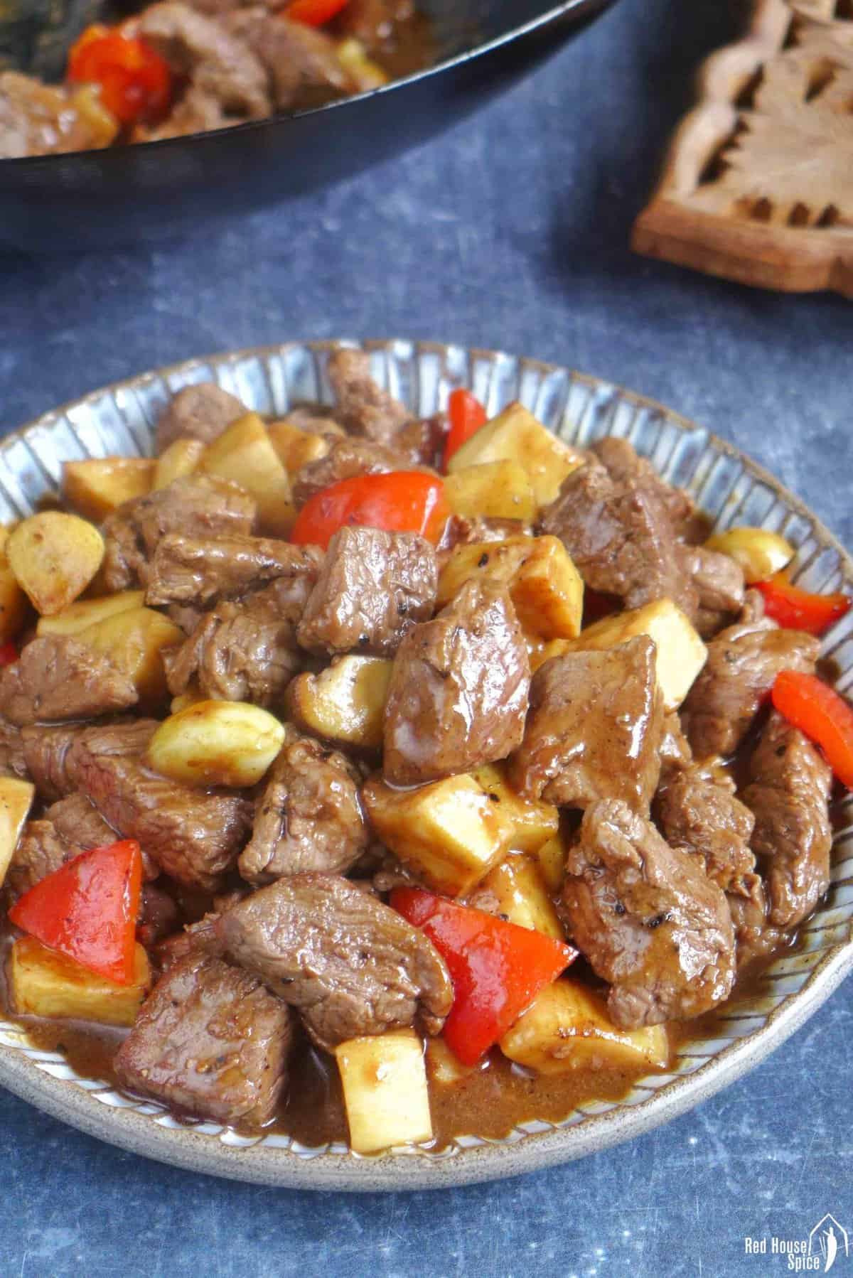 A plate of beef and mushroom stir-fry.