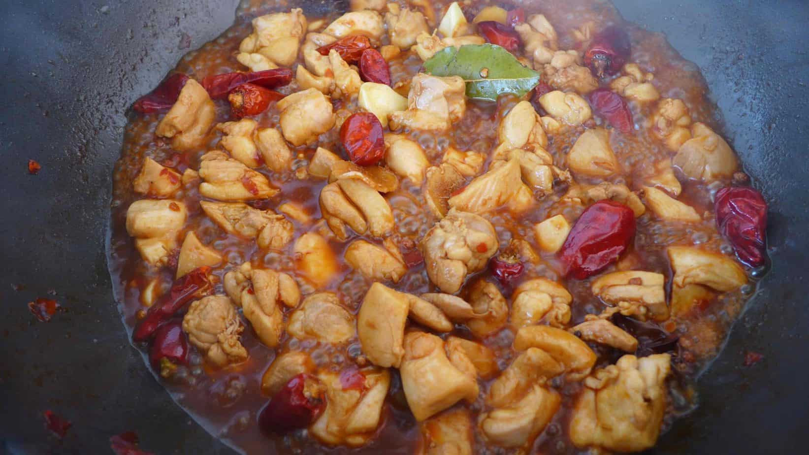 Chicken braised with spices