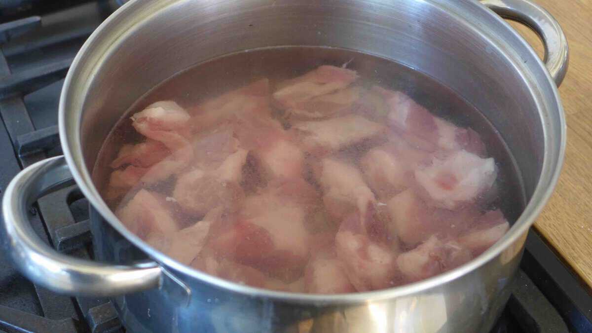 pork ribs in water.