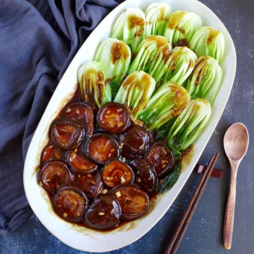 Shiitake mushrooms with Bok Choy seasoned with a brown sauce