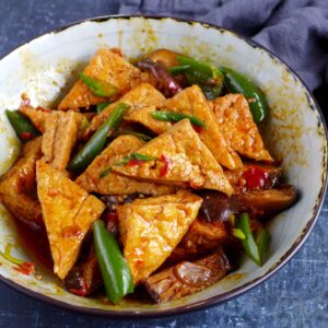 Braised tofu with spicy sauce