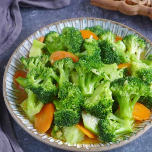 broccoli stir-fry with carrot and garlic.
