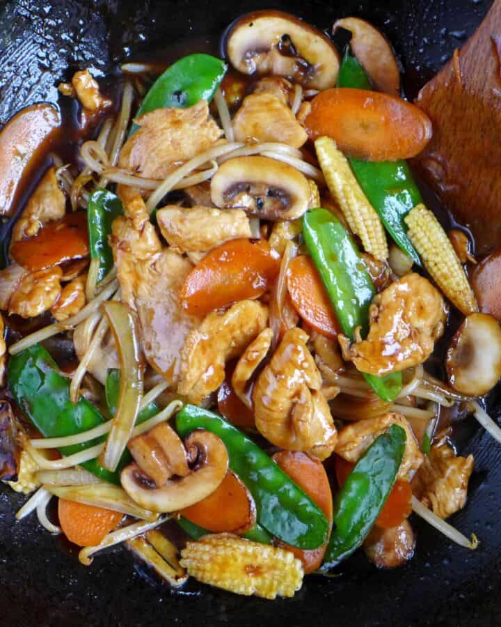 Frying chicken chop suey in a wok