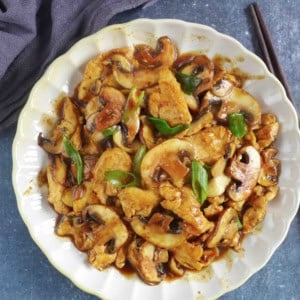 chicken and mushroom stir-fry on a plate.