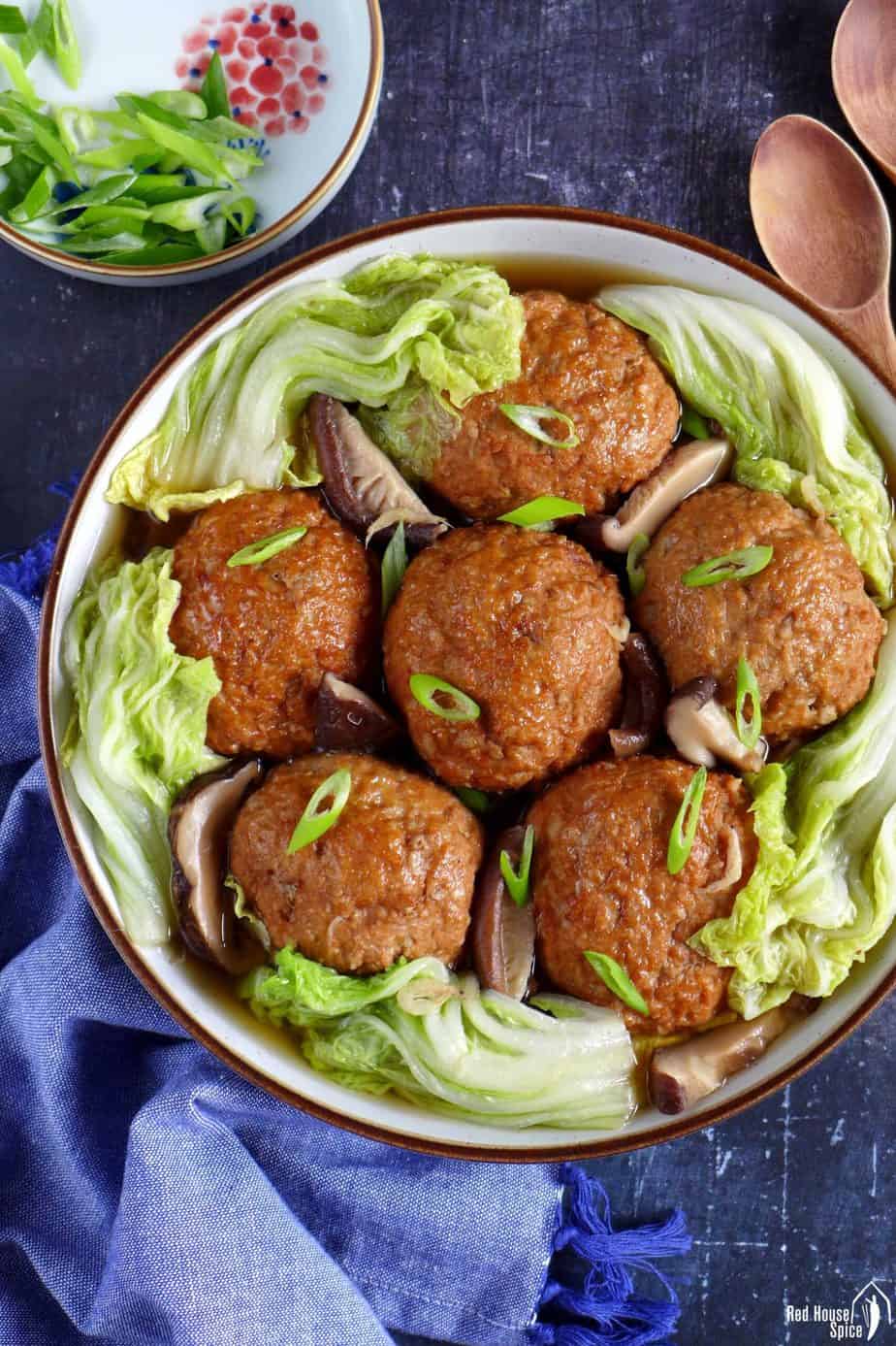 Chinese lion's head meatballs with napa cabbage
