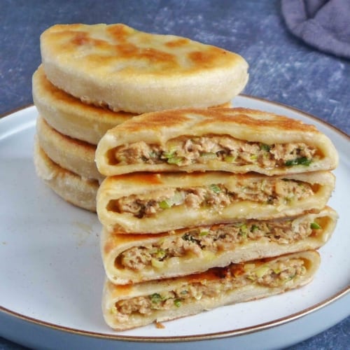 halved Chinese meat pies.