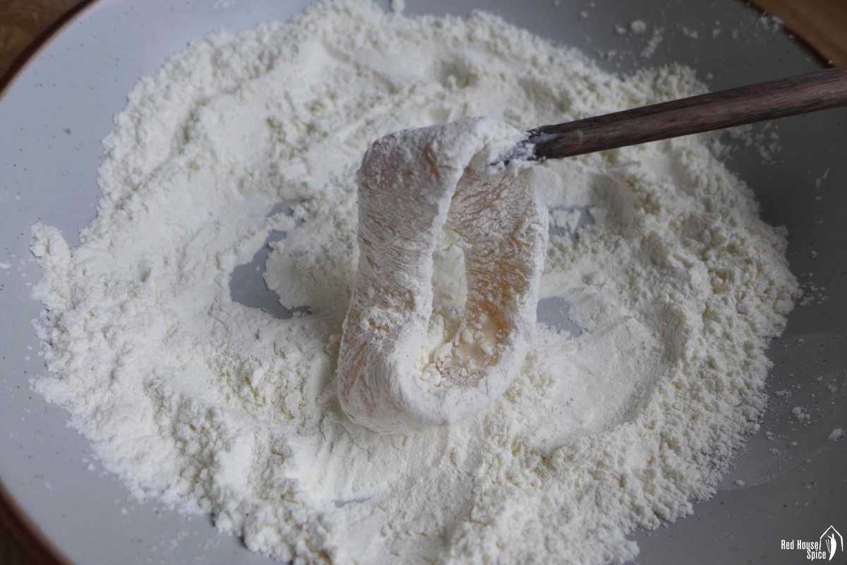 coating flour over a squid ring
