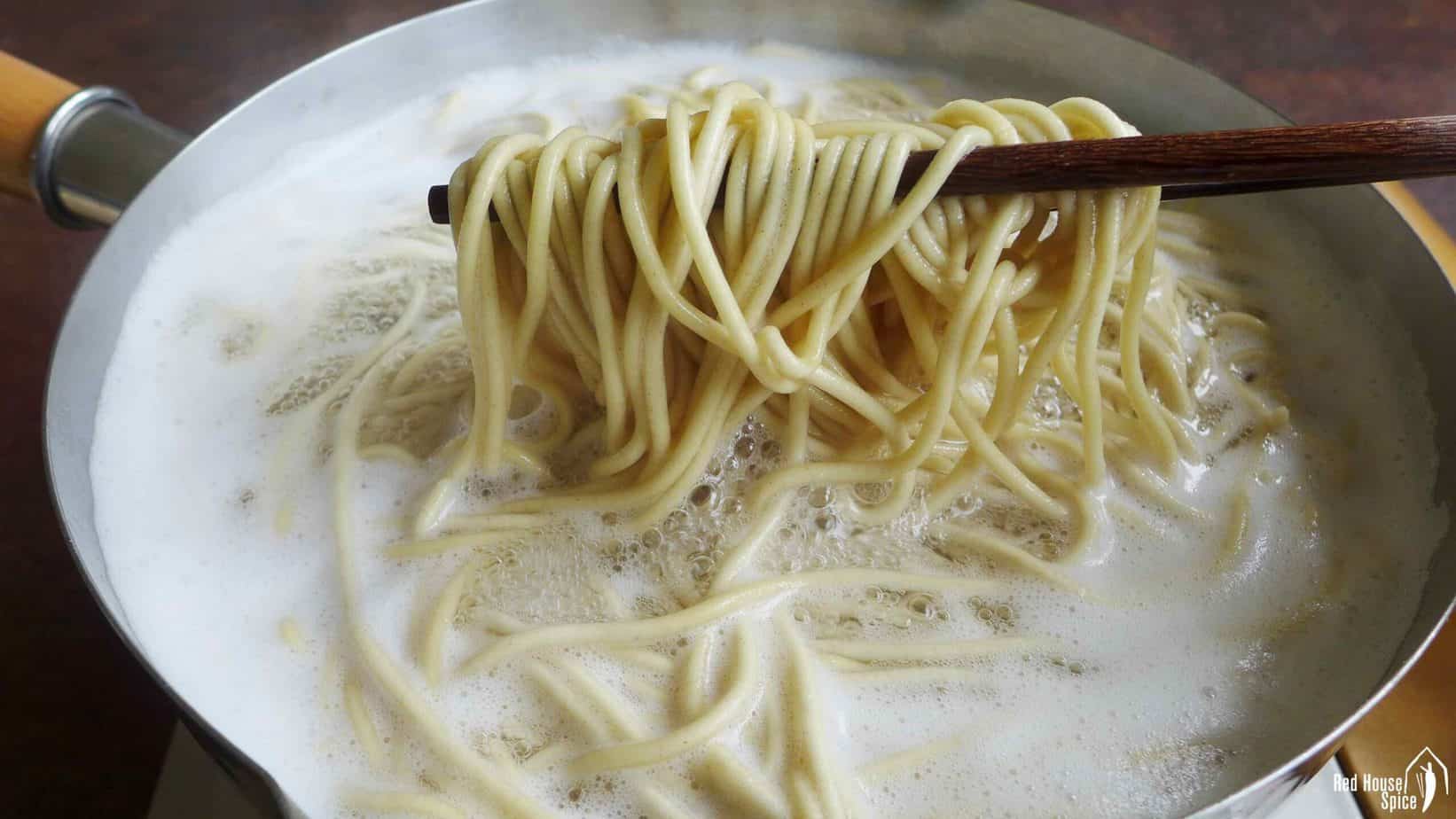 Boiling noodles