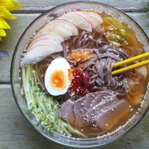 Cold soba noodle soup