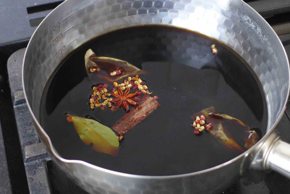 making tea egg marinade.
