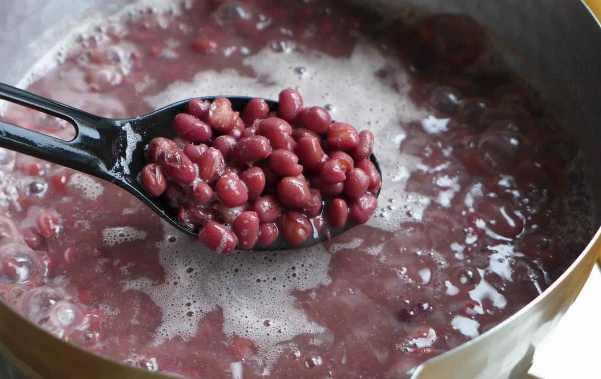 boiling red beans in water.