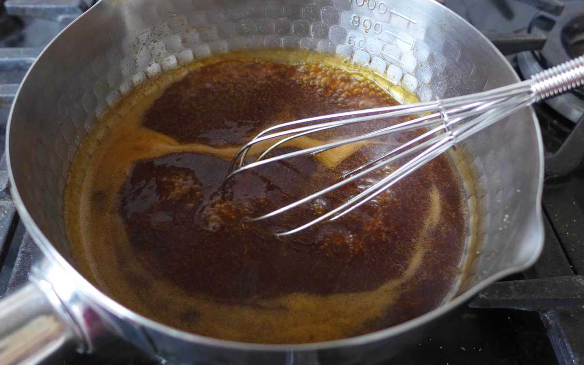 making gravy in a saucepan