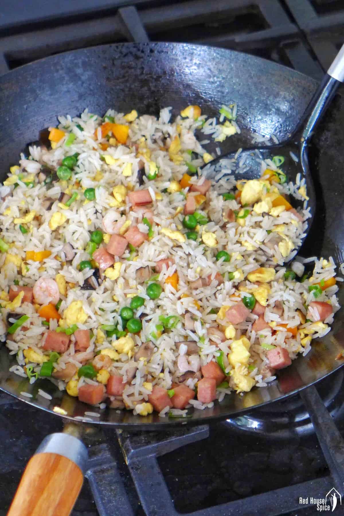 frying Yanzhou fried rice in a wok.