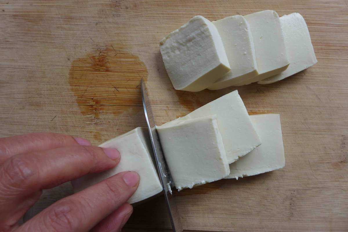 cutting tofu into thin blocks.