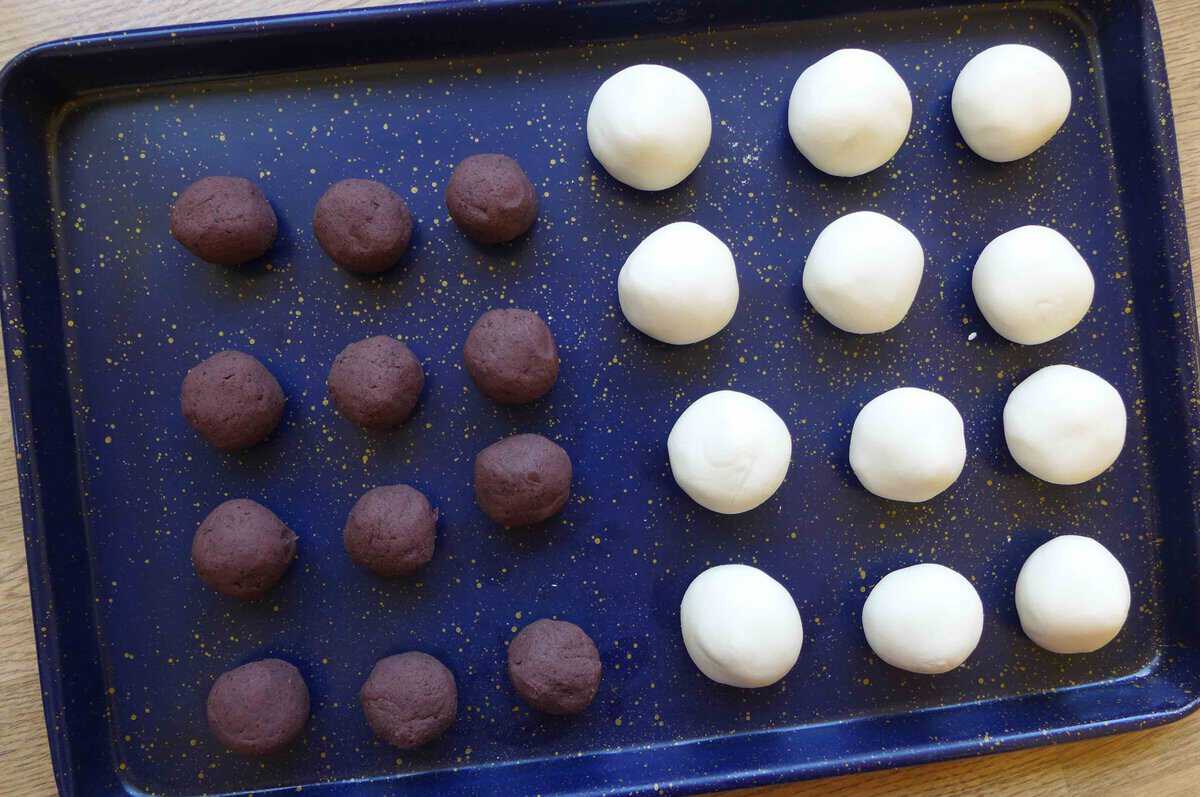 dough balls and filling balls.