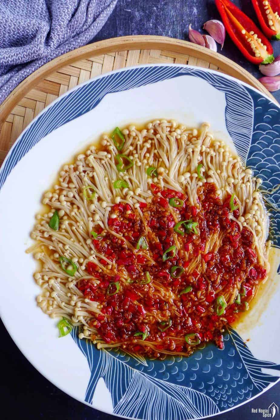 Steamed enoki mushroom with garlic chili sauce