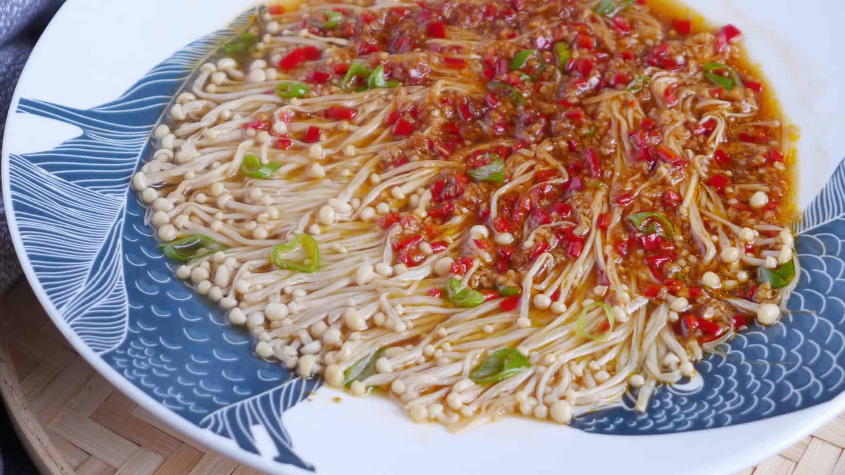 Enoki mushroom steamed with garlic sauce