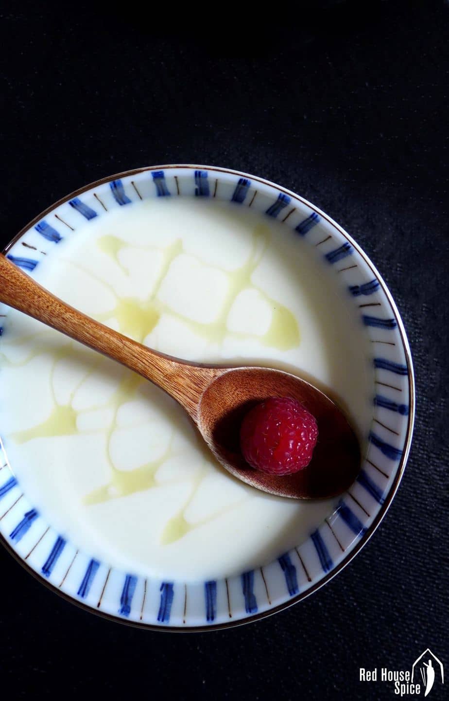 A tried and tested recipe for making perfect ginger milk curd, a popular Cantonese dessert with an interesting flavour and silky texture.