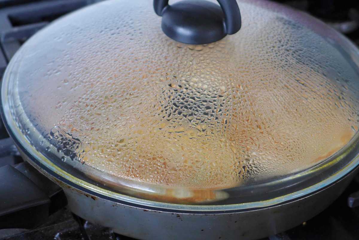 A frying pan covered with a lid