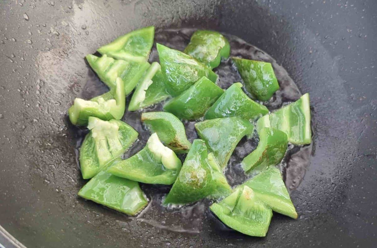 frying pepper pieces.