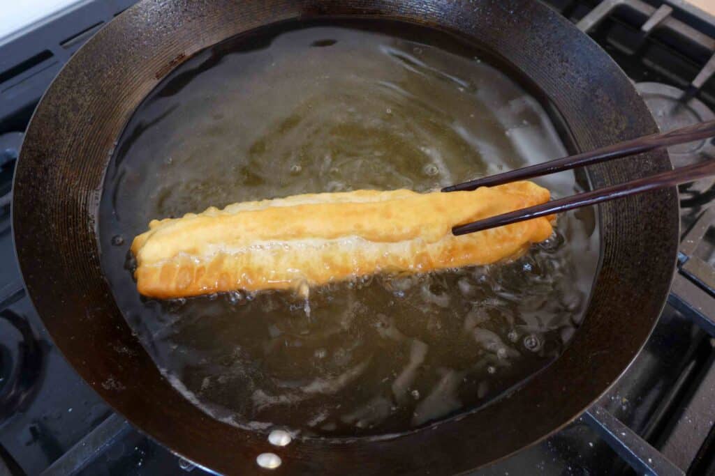 frying Chinese doughnut stick