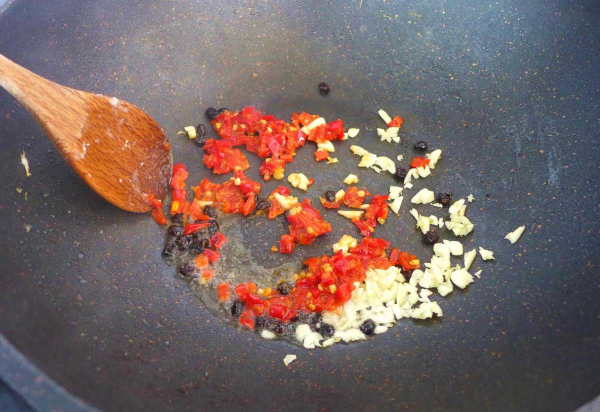 Frying pickled chili, garlic and fermented black beans in oil