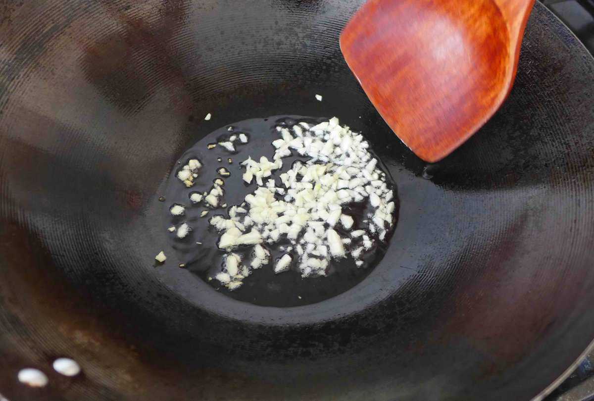 frying garlic in oil.
