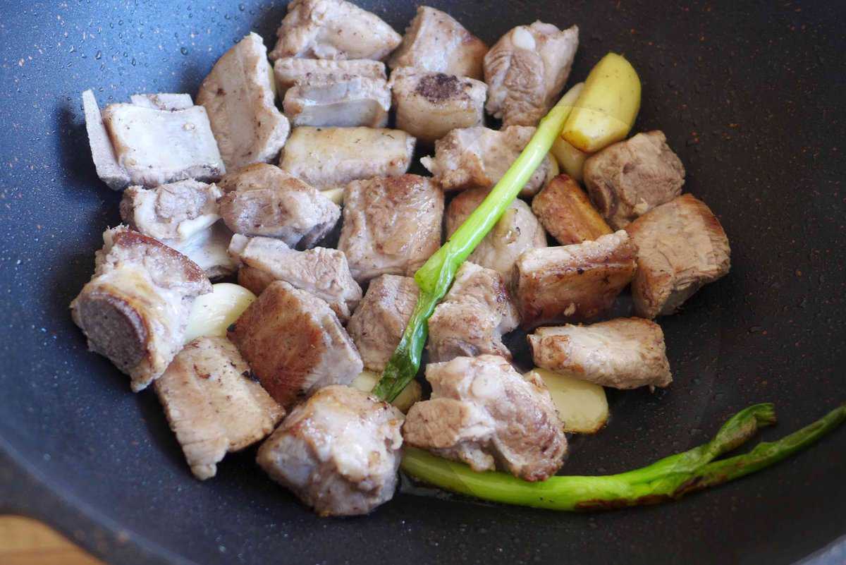frying ribs with a little oil
