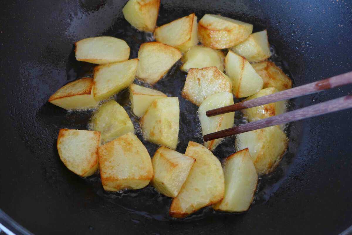 frying potato pieces.