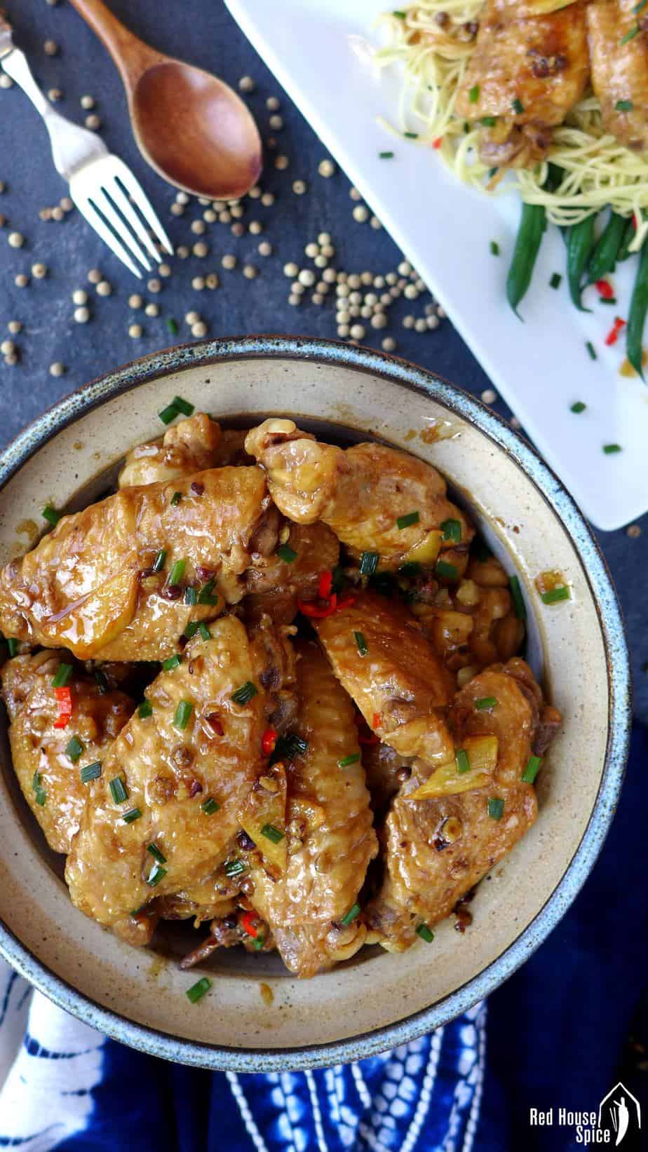 Chicken wings braised with white peppercorns