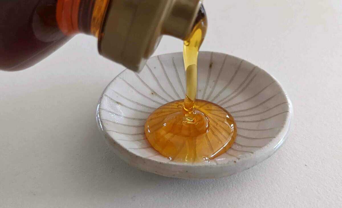 Pouring golden syrup