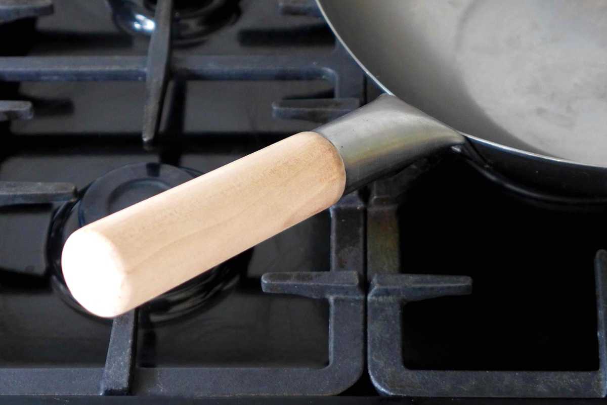 the handle of a wok