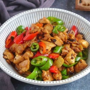 Hunan chicken in a plate.