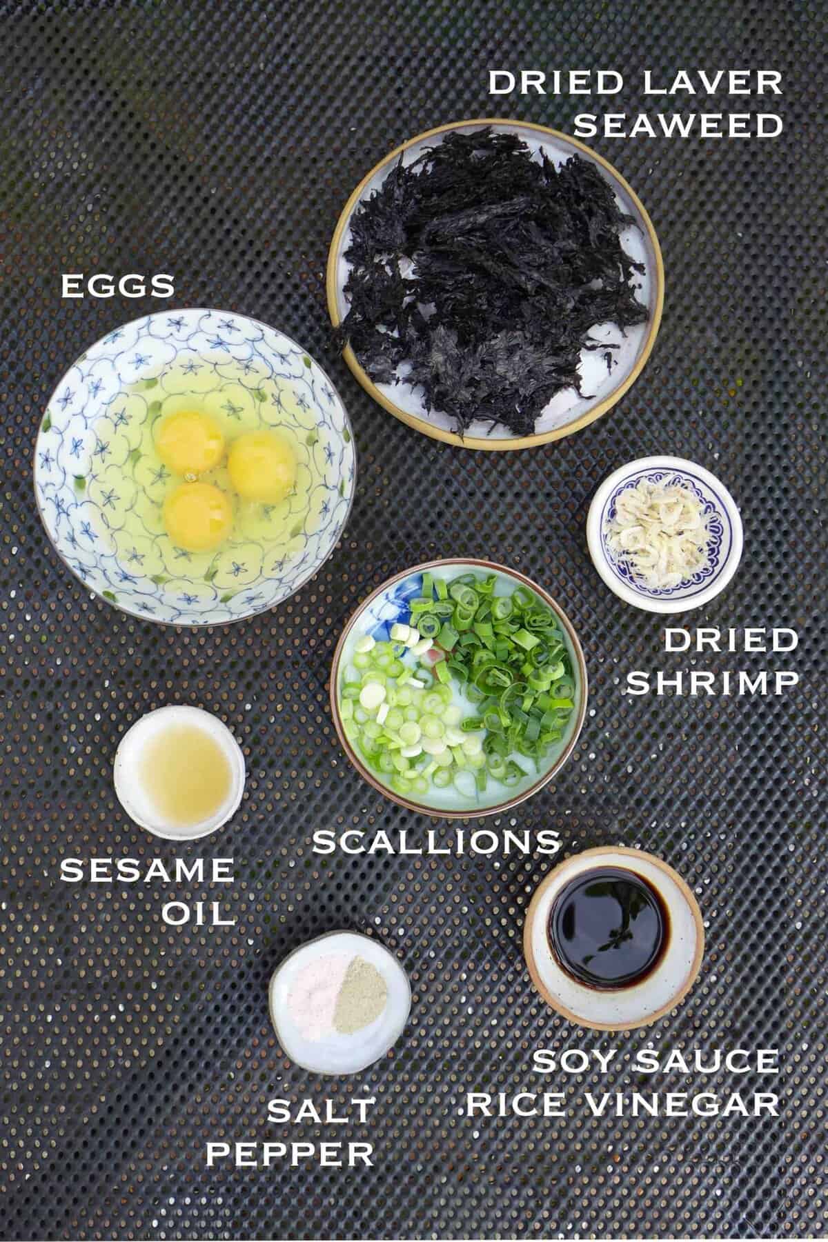 ingredients for seaweed egg drop soup.