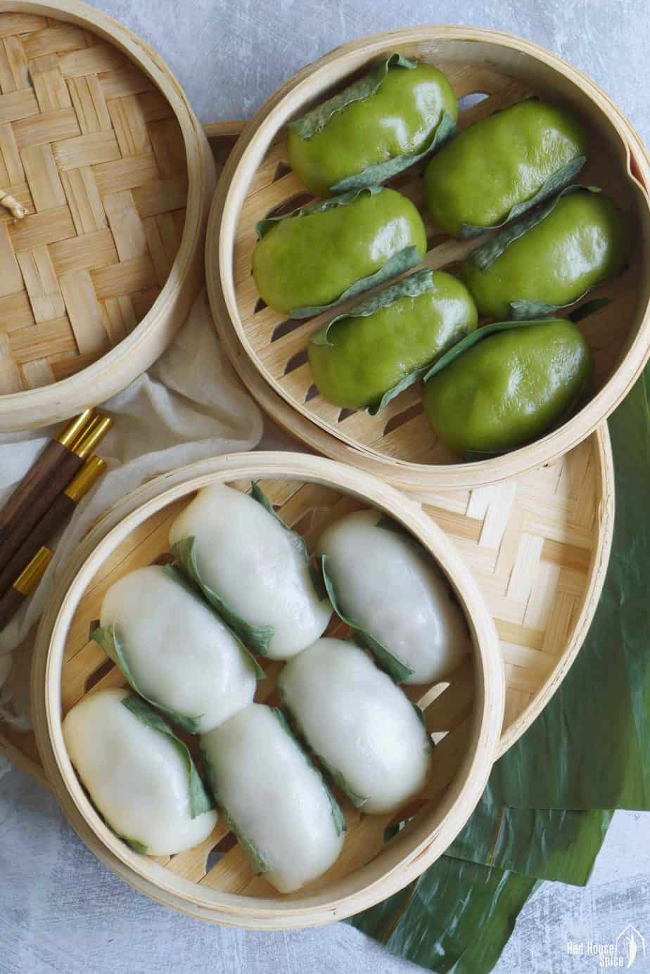 Sichuan sticky rice cakes in bamboo baskets