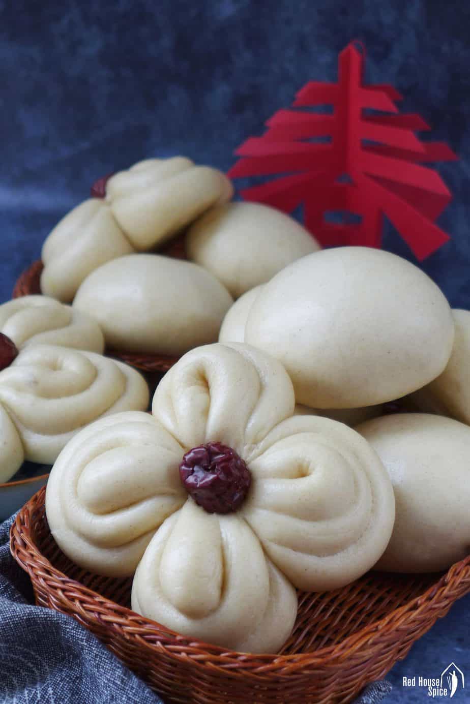 Chinese Mantou in round & flower shapes.