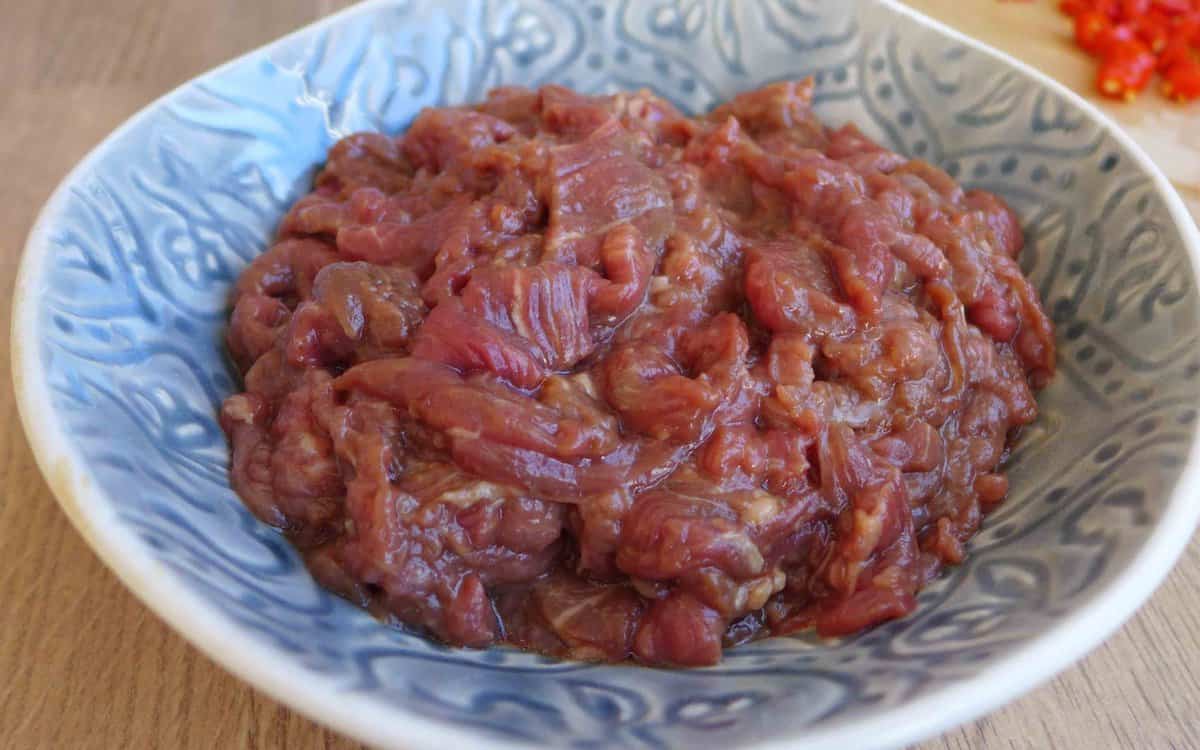 marinating beef with sauces