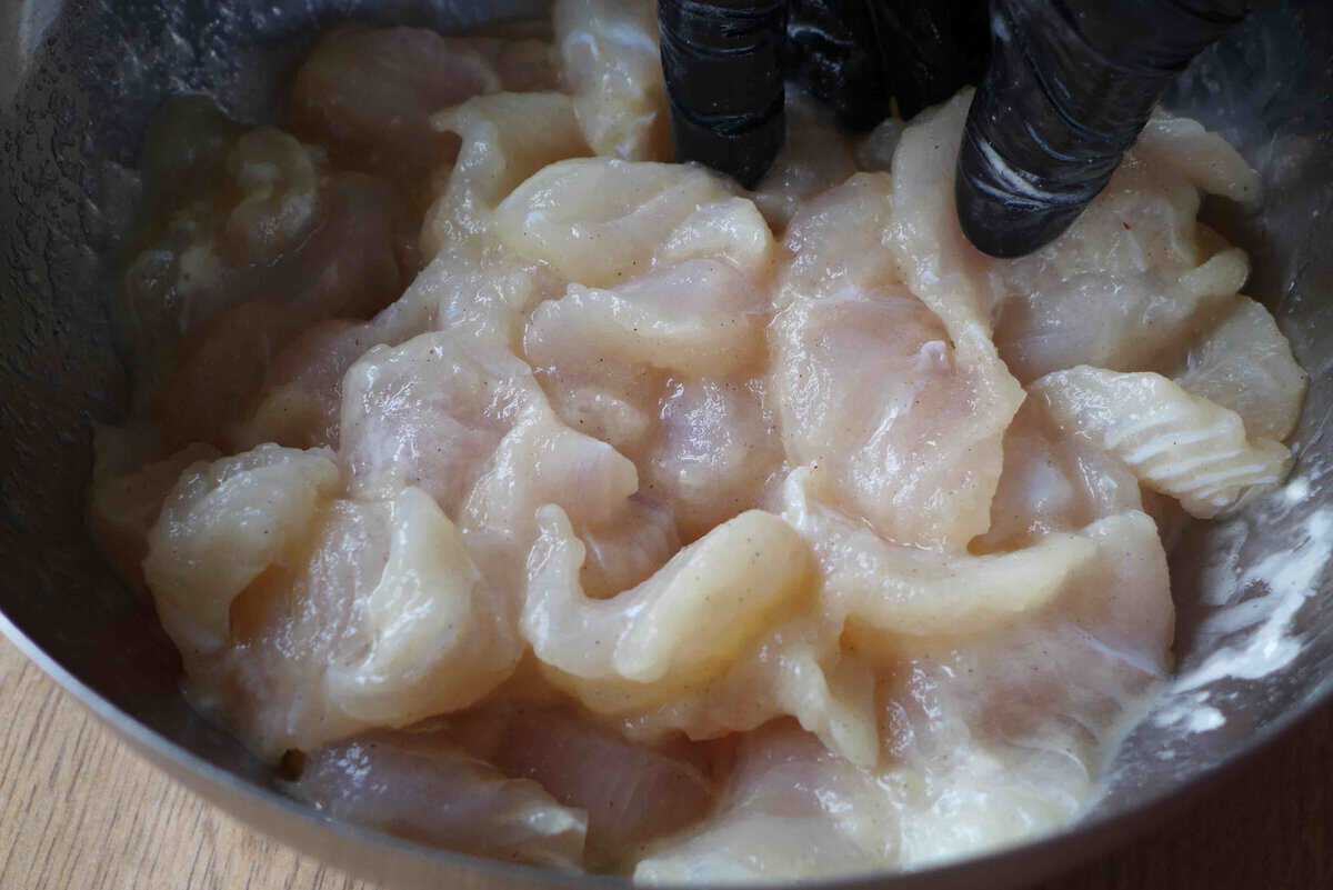 marinating fish slices.