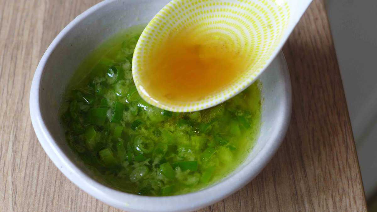 adding chicken juice to ginger and scallions.