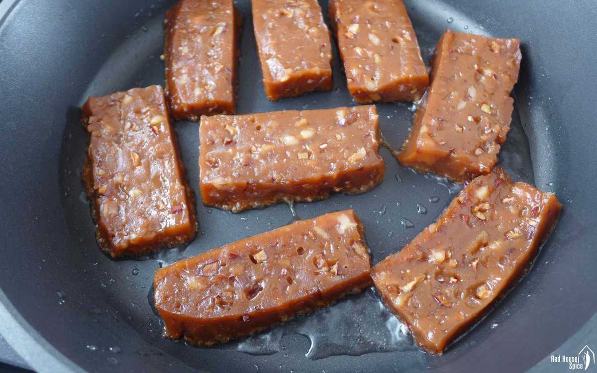 Pan frying Nian Gao