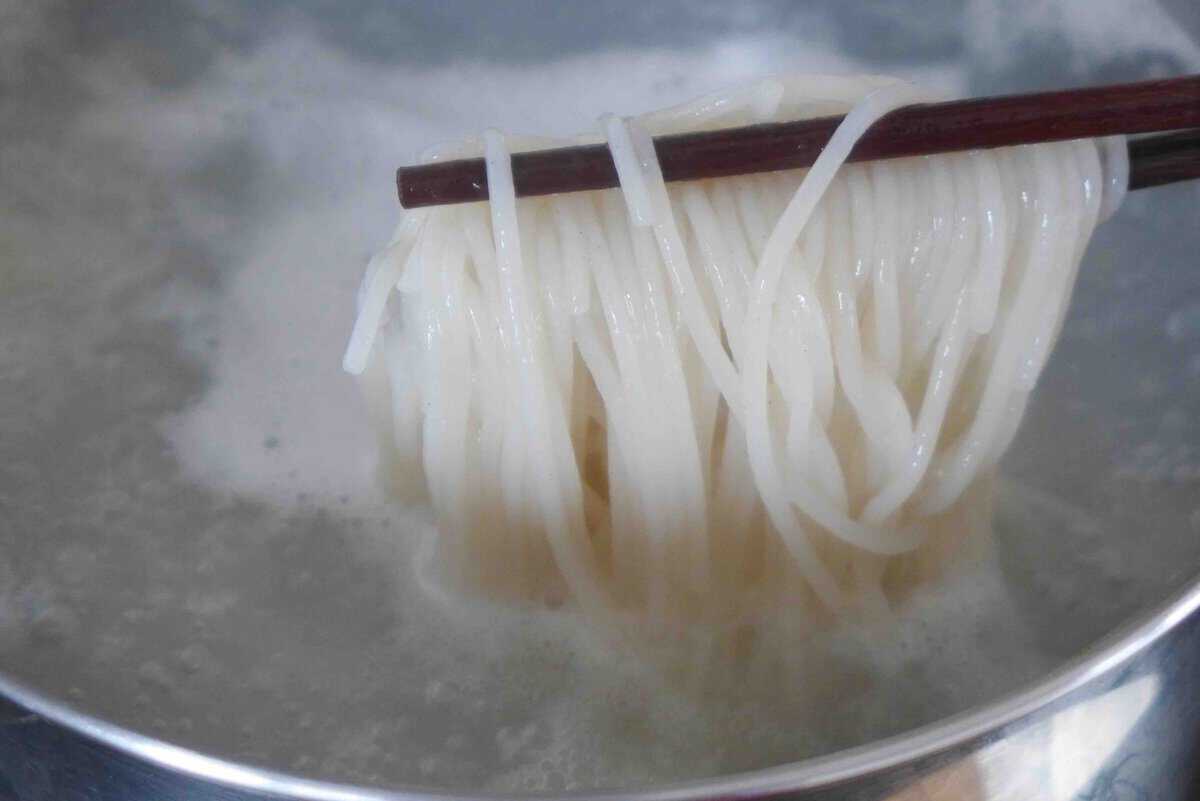 boiling rice noodles.