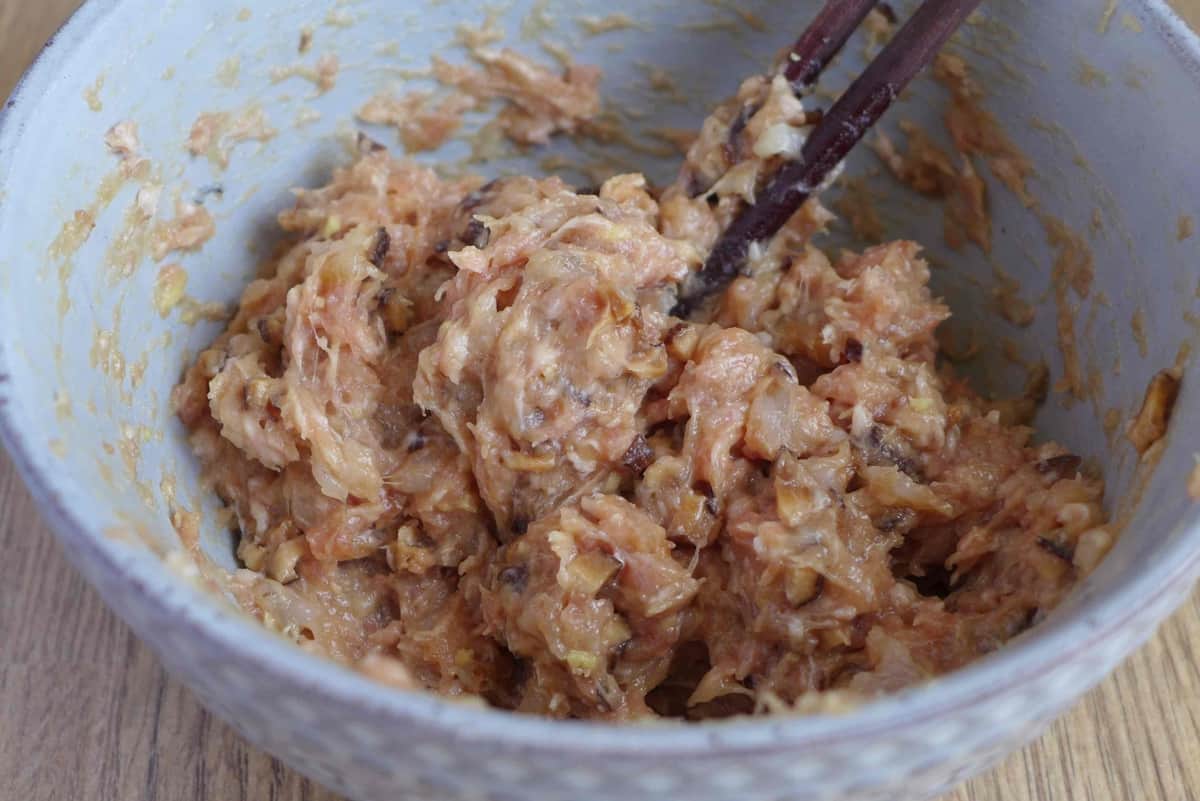 mixing pork and shrimp filling