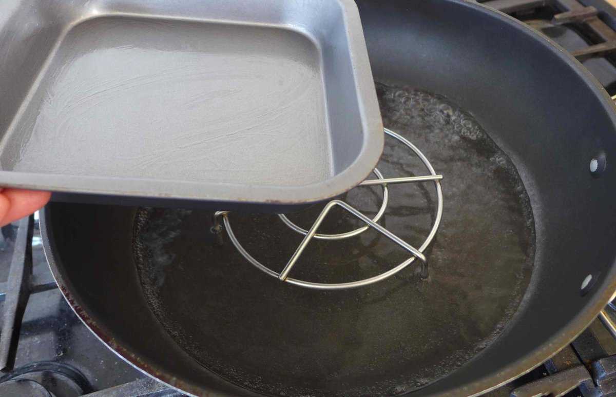 putting a tray over a steaming rack