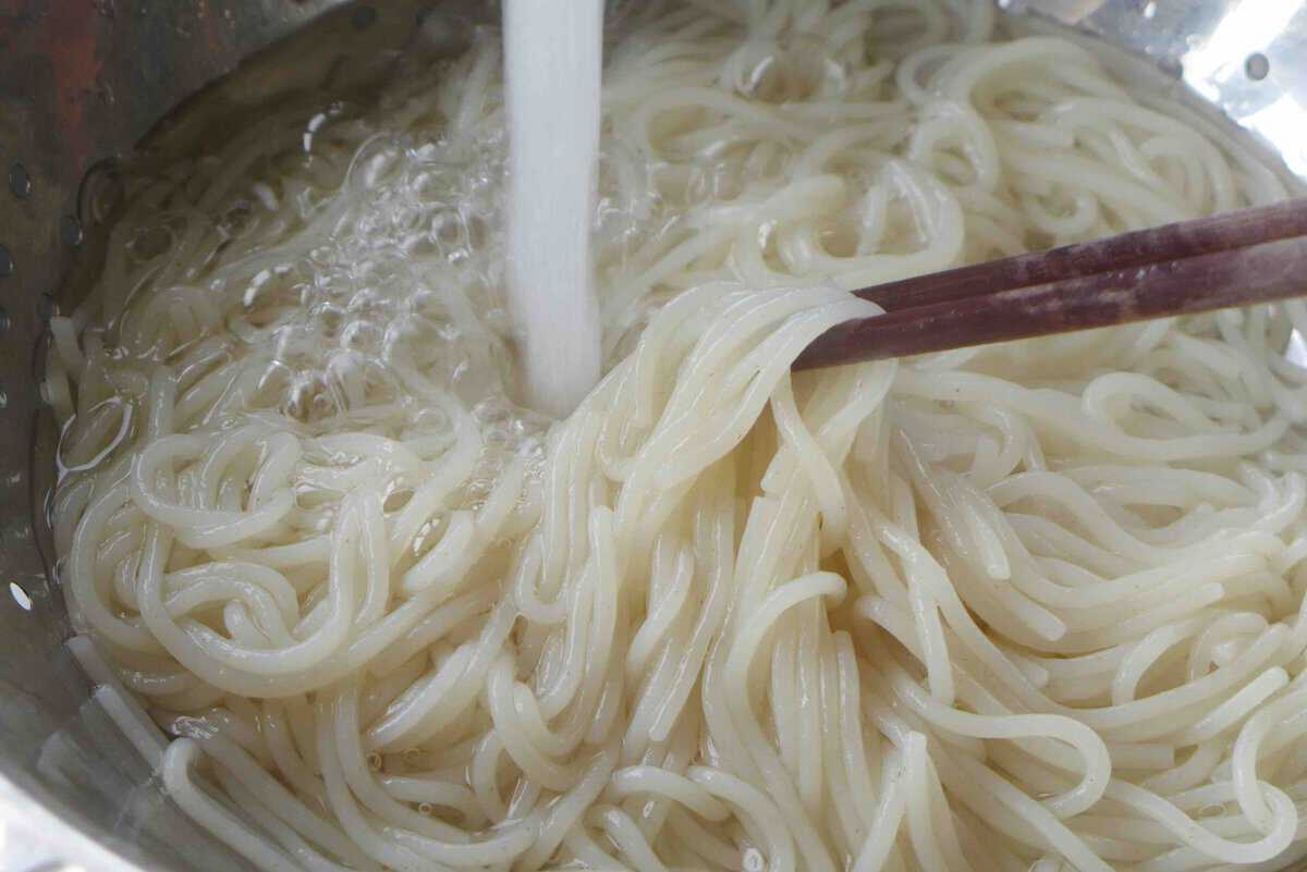 rinsing parboiled rice noodles.